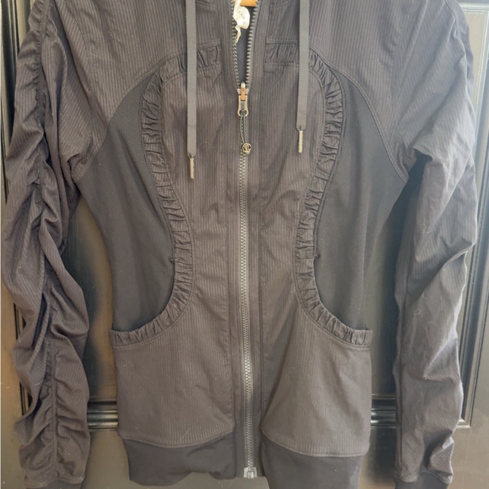 Lululemon Black Dance Studio
Full-Zip Hoodie
Jacket Size 4